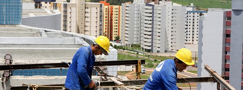 Limite, não motivo para a maracutaia. Com base em alterações de projetos ou mudanças nas especificações que prejudiquem a qualidade técnica da obra.