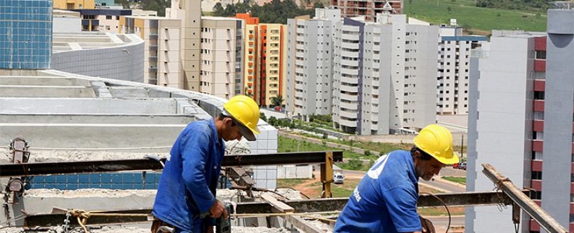 Limite, não motivo para a maracutaia. Com base em alterações de projetos ou mudanças nas especificações que prejudiquem a qualidade técnica da obra.