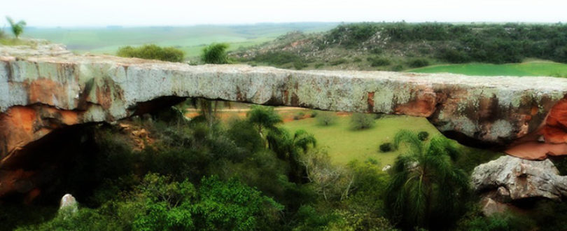 Pontes Naturais. Ponte de Pedra em Alegrete, Rio Grande do Sul