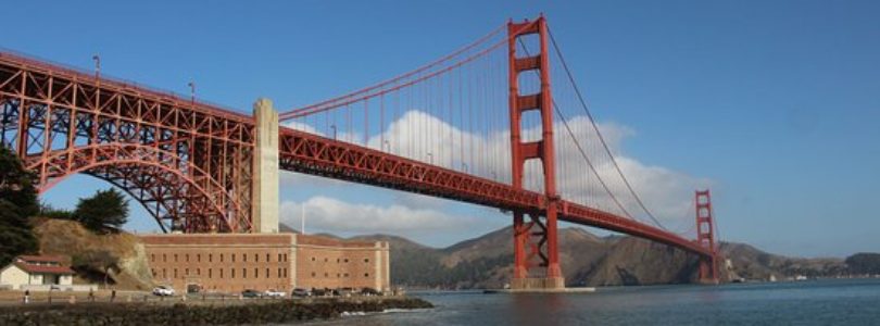 Ponte Suspensa surgiram da necessidade de transpor rios e vales largos e altos, sem pilares de sustentação - para permitir a passagem de navios sob elas.