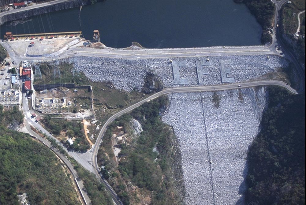 Barragem Manuel Moreno Torres Dam - México Barragem Manuel Moreno Torres Dam - México
